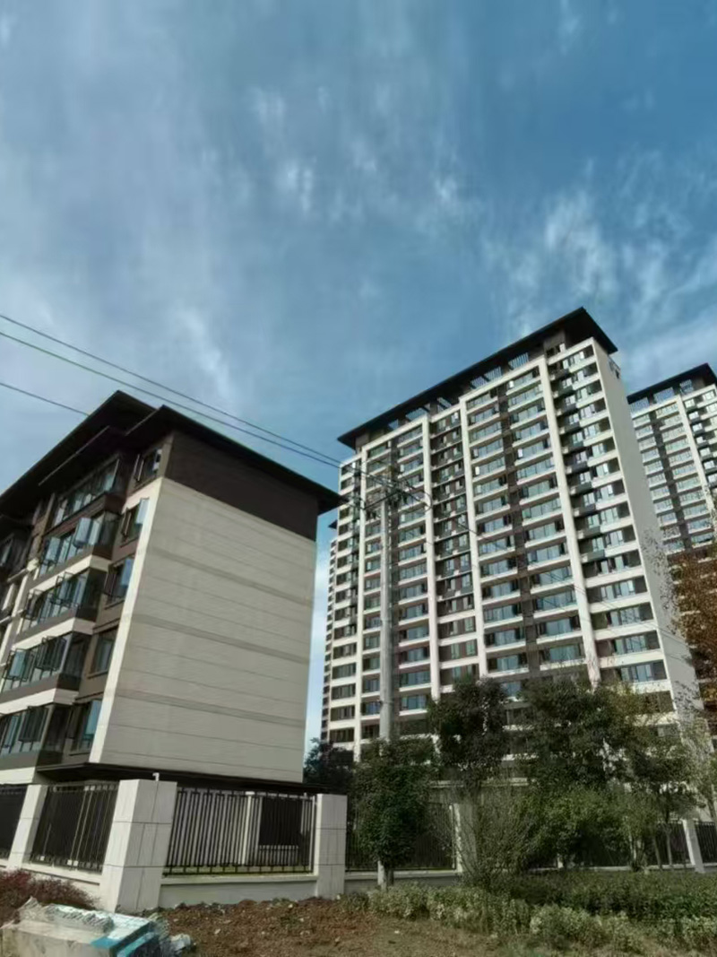 湖北交投汉江襄阳生态城项目二期阳台壁挂太阳能项目