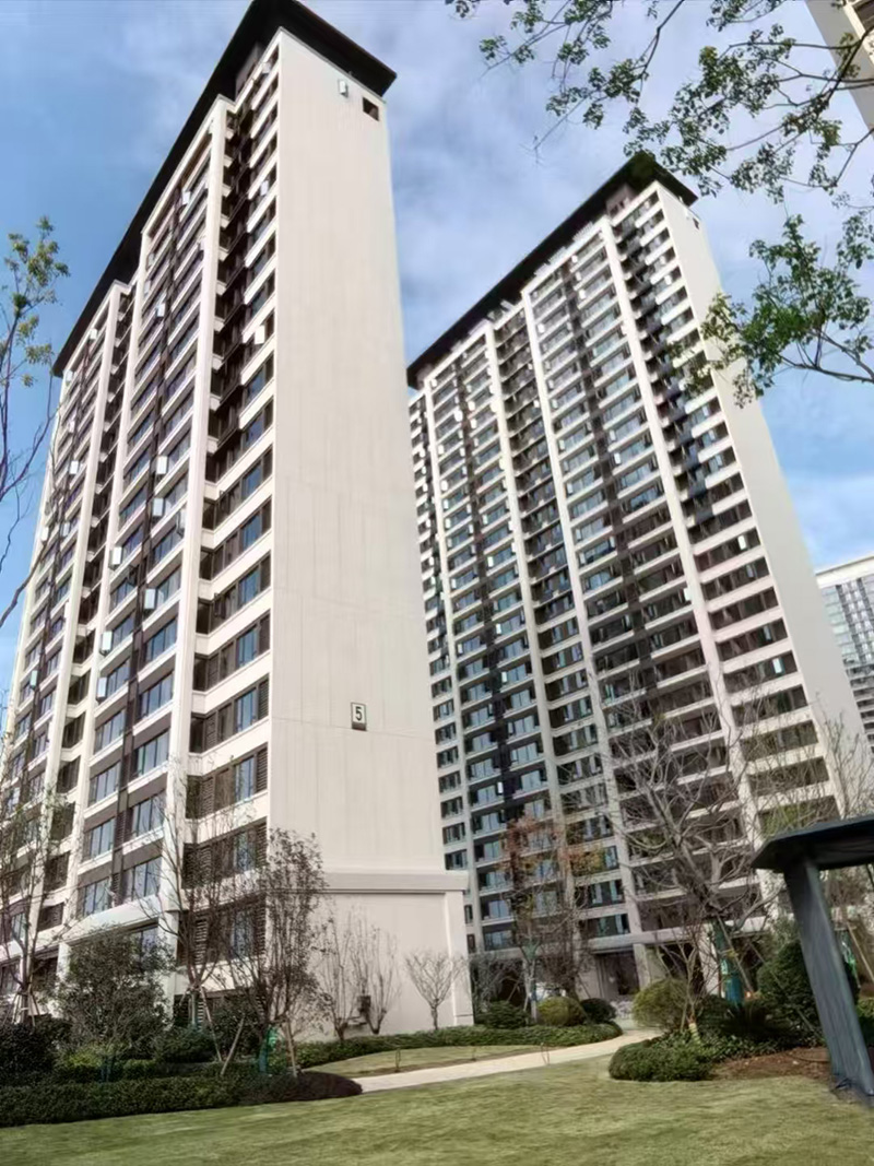 湖北交投汉江襄阳生态城项目二期阳台壁挂太阳能项目